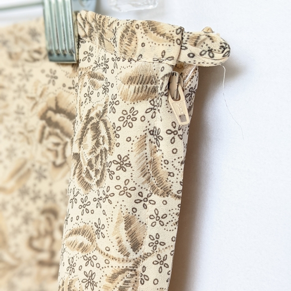 Express floral skirt in brown/beige - Picture 2 of 8